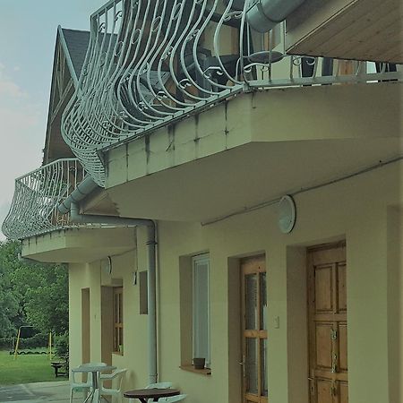 מלון Balatonszárszó Fasor Vendeghaz מראה חיצוני תמונה